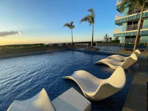 Luxury 2BR Corner near Solaire & Okada II Sunset