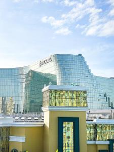 Luxury 2BR Corner near Solaire & Okada II Sunset