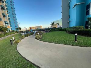 Modern 2BR beside Okada Manila with Sunset View