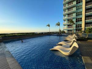 Modern 2BR beside Okada Manila with Sunset View