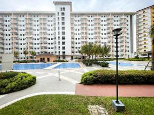 Luxurious 1BR in Bayshore w Sunset View near Okada