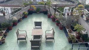 Riverfront Penthouse Studio with Spacious Terrace