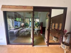 Boho Orchards Villa - Luxury Vintage Bohemain experience!