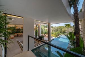 The Luminous Villa - Luxury Lush Cliffside 3BR Villa in Uluwatu