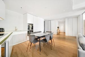 Spacious 3-bedroom with stunning Battersea views