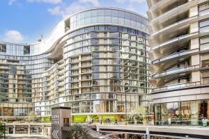 Spacious 3-bedroom with stunning Battersea views