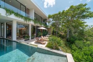 The Luminous Villa - Luxury Lush Cliffside 3BR Villa in Uluwatu