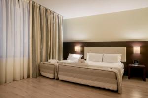 Family Room (2 Adults + 1 Child) room in Hotel Executive