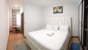 luxe living one bedroom apartment with heated swimming pool fully equipped gym ample parking space and relaxing rooftop with amazing city views