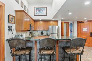1311 - Three Bedroom Deluxe Eagle Springs West condo
