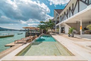 La Villa Ceningan - Breathtaking 4BR Beachfront Villa in Nusa Ceningan