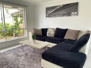 Runaway Bay Family Haven with 4beds - 黄金海岸