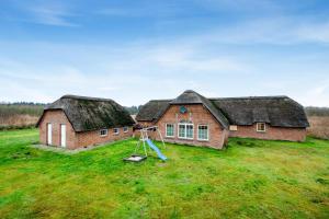 Large 18-Person Pool House With Activity Room, Built In 2011 - Alojamientos sin categoría en Ulfborg