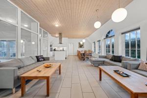 Large 18-Person Pool House With Activity Room, Built In 2011