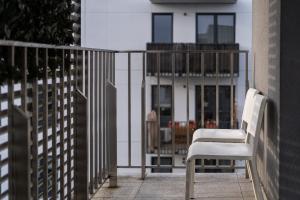 Skowronia Modern Apartment by BookingHost