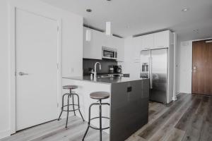 Blueground Rincon Hill pool EV near Ferry SFO-1796