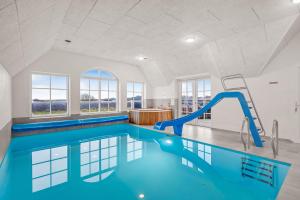 Beautiful Pool House With Outdoor Spa, Built In 2022