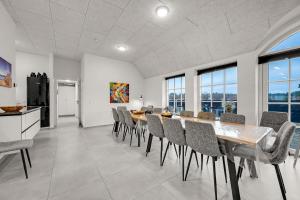 Beautiful Pool House With Outdoor Spa, Built In 2022