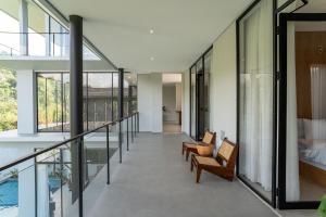 Kireina Mori Forest View Villa 6 bedrooms with a private heated swimming pool and a movie room