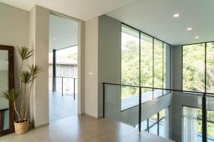 Kireina Mori Forest View Villa 6 bedrooms with a private heated swimming pool and a movie room