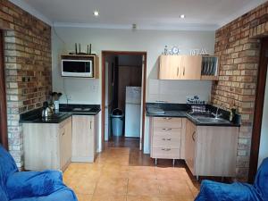 Cove Rock Lodge on Cowrie