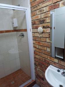 Cove Rock Lodge on Cowrie