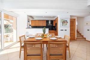 Comfortable Duplex Apartment with 2 bedrooms & 2 terrace 200 m away from the ocean