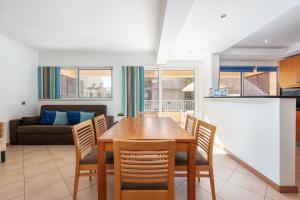 Comfortable Duplex Apartment with 2 bedrooms & 2 terrace 200 m away from the ocean