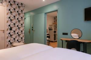 Family Room (4 Adults) room in Arc Elysées