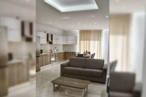 Spacious 3 bedroom Apartment, close to Sliema, Valletta & Sea, Sleeps 12!