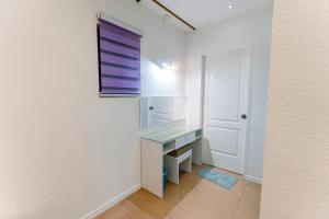 Luxury 4BR Apartment with Pool behind Alona Beach