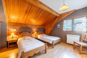 Chalets chalet pierre et bois : photos des chambres