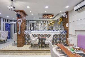 Status By Hotel The Emporio