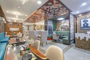 Status By Hotel The Emporio