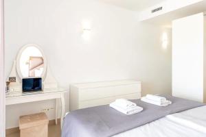 Upscale apartment with sea view in Higueron!