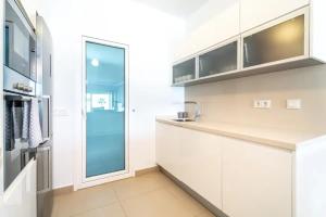 Upscale apartment with sea view in Higueron!