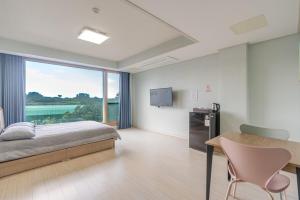 Jeju Sol Pension Jeju Sunrise from the Room