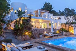 Ibiza Designer Villa with stunning view RESERVATIONS from SATURDAY to SATURDAY only