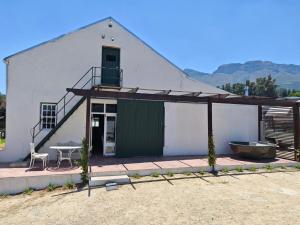 The Artisan Shed Stay