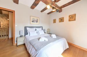 Maisons de vacances Newly renovated fort with panoramic landscape view jacuzzi & billiard : photos des chambres