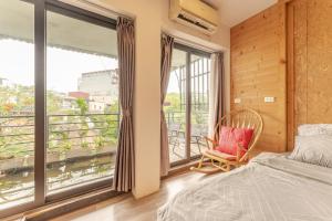 PagodaView2-LotusPond-WoodenBathtub