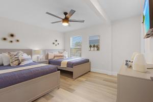 Coconut Sunsets A&B 2633 Estero Blvd