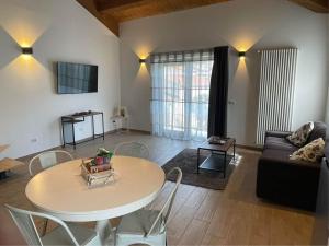 Apartment with Mountain View