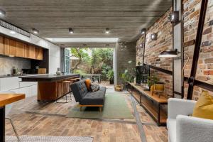 Modern & Stylish 3BR in Redfern