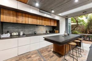 Modern & Stylish 3BR in Redfern
