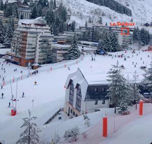 Le Skidoux 2*, au pied des pistes, vue montagne