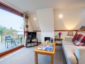 Chalet Lothlorien Lodge 4 by Interhome