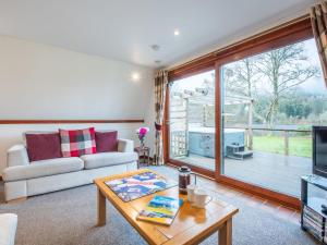 Chalet Lothlorien Lodge 4 by Interhome