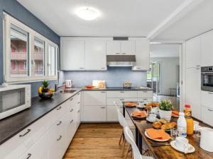 Apartment BeKb-Gebäude Apt- Z by Interhome