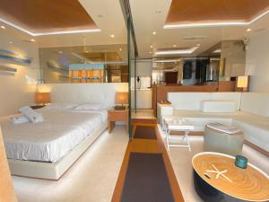 Appartements SARA RIVIERA Costa Plana : Suite Deluxe avec Lit King-Size